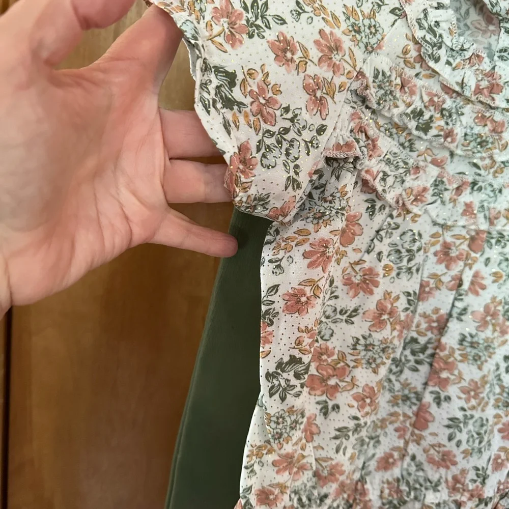 3 piece floral ruffle shirt and pants with hair accessory - Picture 3 of 8